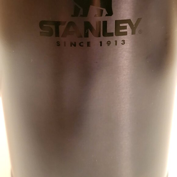 Stanley Classic Easy-Pour Growler - Picture 2 of 4